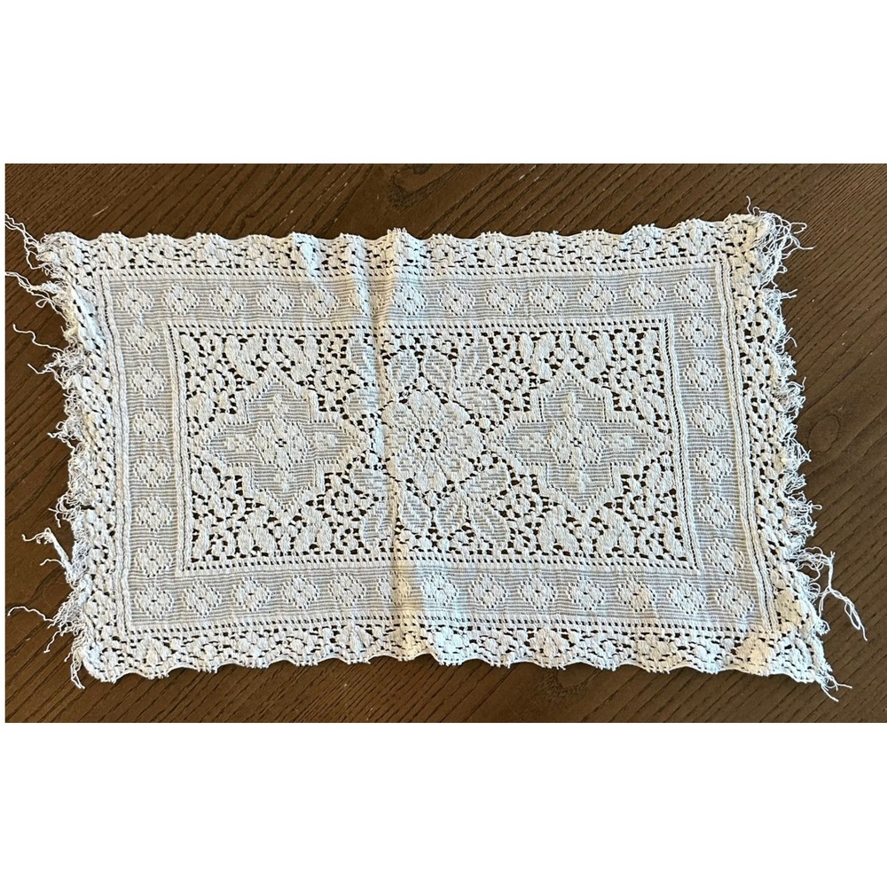 Vintage White Lace Doily Rectangular Floral Medallion Table Runner 16x10